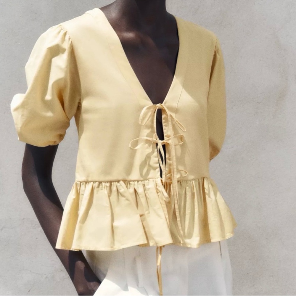 ZARA COMBINATION TIE Yellow V-Neck
Ruffle Top